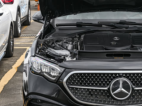 2025�� �Ŀ� E 260 �˶���