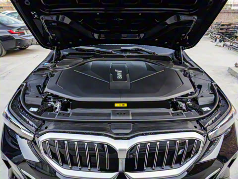 2025�� eDrive 40L M�˶���װ