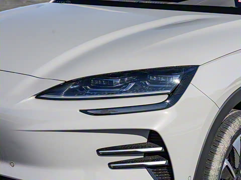 2025�� EV �Ǽݰ� 605km �콢��