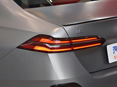 2024�� xDrive M60