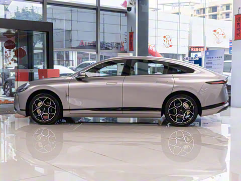 2025�� ��������� 710�콢��