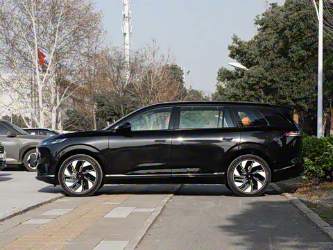 2025�� 636Ultra���Ȱ� 5��