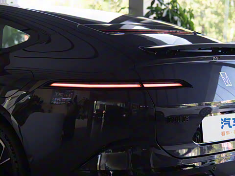 2025�� �Ŀ� Max���̰�