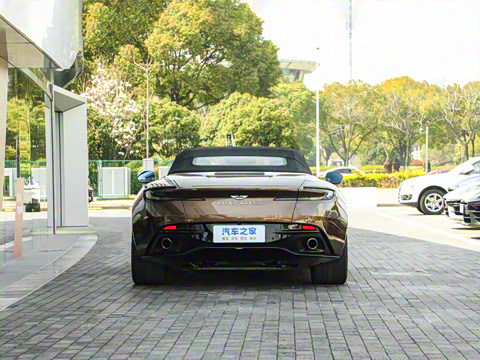 2025�� 4.0T V8 Volante