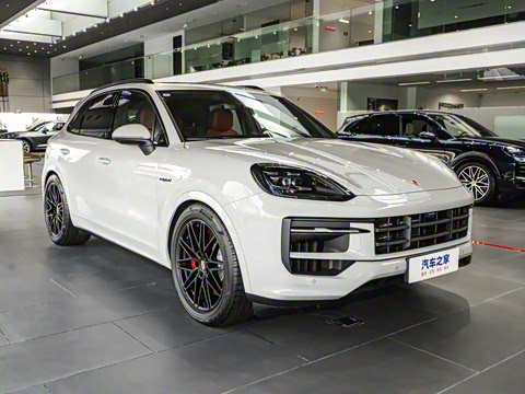 2025�� Cayenne S E-Hybrid 3.0T