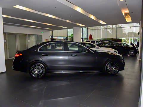 2025�� �Ŀ� C 260 L �˶���