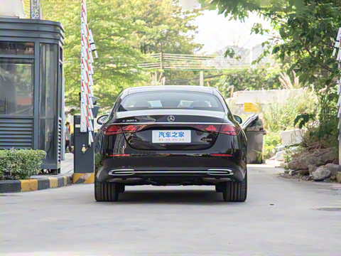 2025�� �Ŀ� E 300 L ������