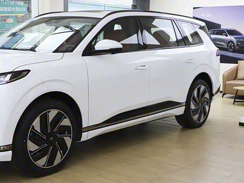 2025�� 636Ultra���Ȱ� 6��