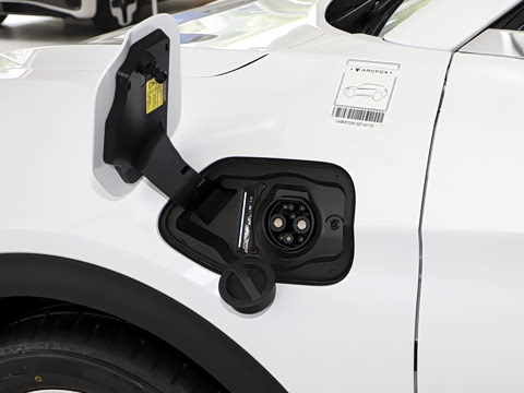 2025�� 688MAX 160kW