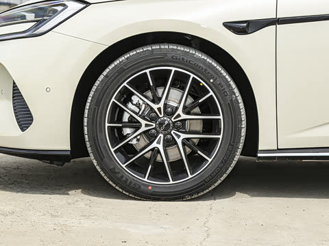 2025�� �Ǽݰ� DM-i 1.5T 125km �콢��