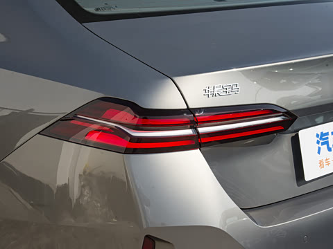 2025�� 530Li ������ M�˶���װ