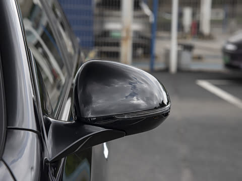 2025�� �Ŀ� E 260 �˶���