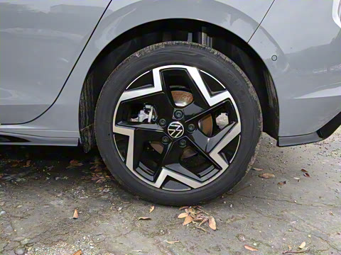 2025�� �Ŀ�� 300TSI R-Line