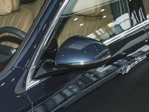 2025�� E 300 L �����