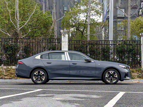 2025�� 525Li M�˶���װ