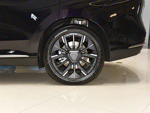 2025�� 825 Max��