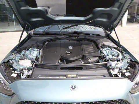 2025�� �Ŀ� C 260 L �˶���