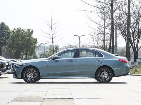 2025�� �Ŀ� C 260 L �˶���