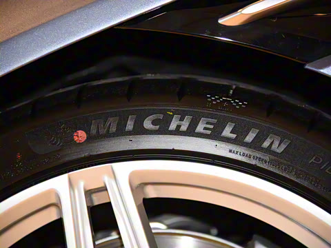 2025�� 4.0T V8 Coupe