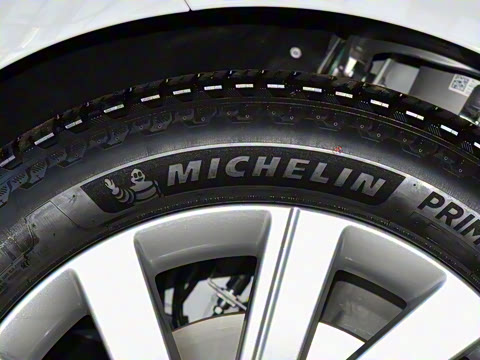 2025�� 3.0 L6 360PS ʢ����