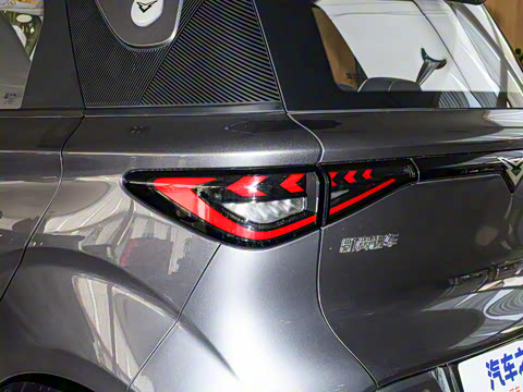 2025�� Mate 300km׷���