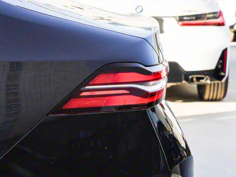 2025�� 530Li ������ M�˶���װ