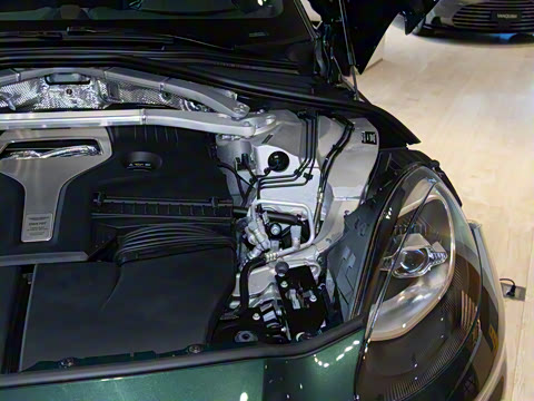 2025�� 4.0T V8 707