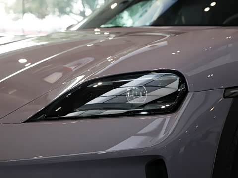 2024�� Taycan 4 Cross Turismo