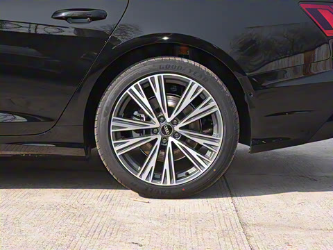 2025�� �Ŀ� 55 TFSI quattro ����������