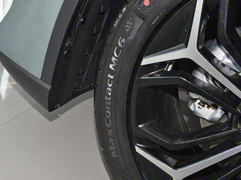 2025�� 300UltraǬ���Ǽ�ADS SE���̰�