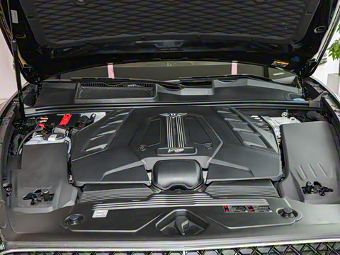 2026�� 4.0T V8 ������