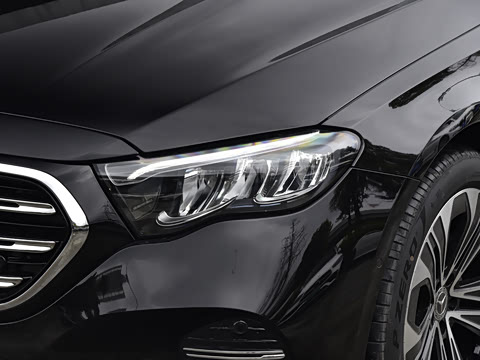 2025�� �Ŀ� E 300 L ������