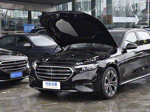 2025�� �Ŀ� E 300 L ������