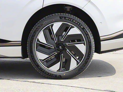 2025�� 636Ultra���Ȱ� 5��