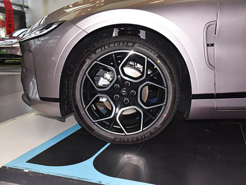 2025�� �������̰� 230�콢��