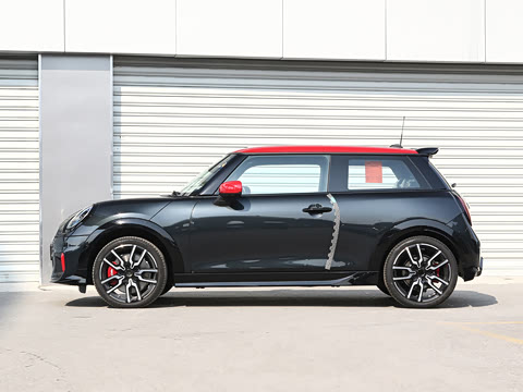 2025�� JOHN COOPER WORKS
