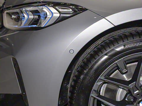 2025�� 330Li ������ M�˶���ҹ��װ