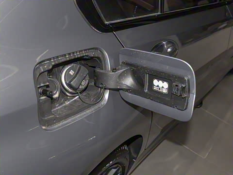 2025�� 330Li ������ M�˶���ҹ��װ