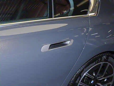 2023�� 735Li M�˶���װ