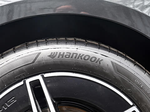 2025�� �Ŀ� E 260 �˶���