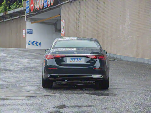 2025�� �Ŀ� E 300 L ������