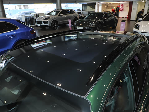 2024�� Taycan 4 Cross Turismo