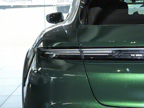 2024�� Taycan 4 Cross Turismo