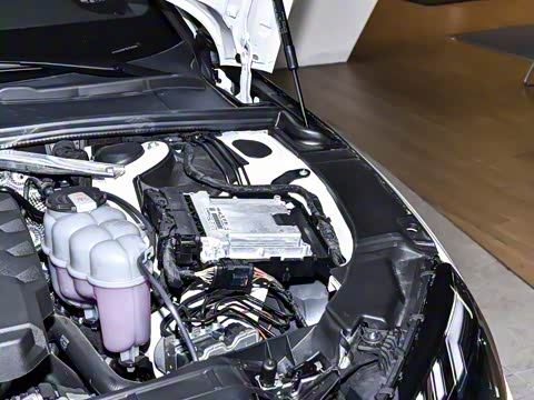 2025�� 200���������� 40 TFSI ���������� B&O ��ҹ��