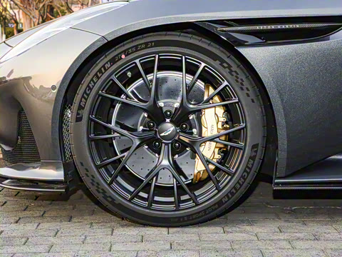 2025�� 4.0T V8 Coupe