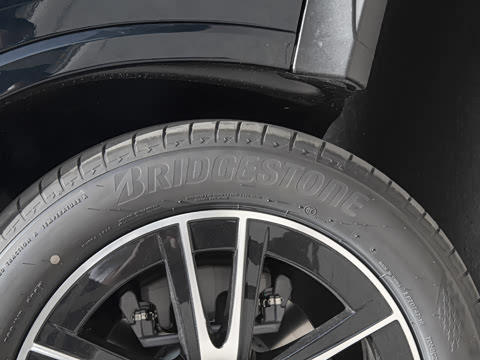 2025�� �Ŀ� GLC 260 L 4MATIC ������