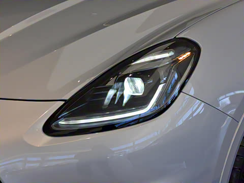 2023�� 3.0T Trofeo