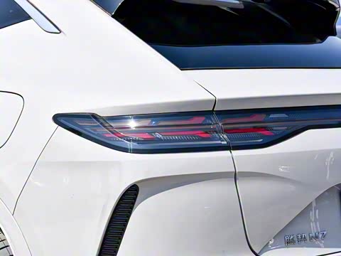 2025�� 702 �Ǽ�˫�������ٰ�