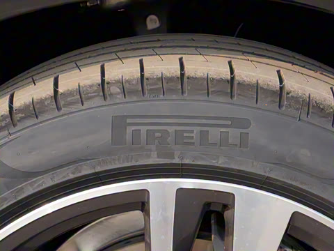 2025�� 40 TFSI ����������