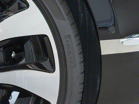 2024�� 4.0T V8 Mulliner